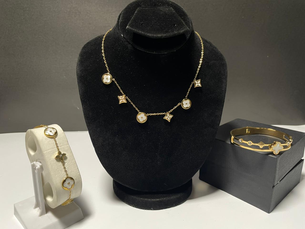 🌼💎Golden Blossom Set :Chain & bracelet & Bangle