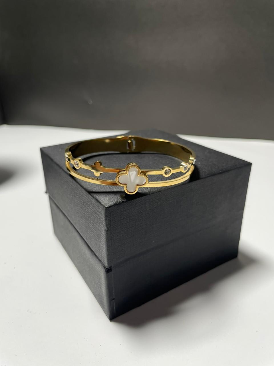 🌼💎Golden Blossom Set :Chain & bracelet & Bangle