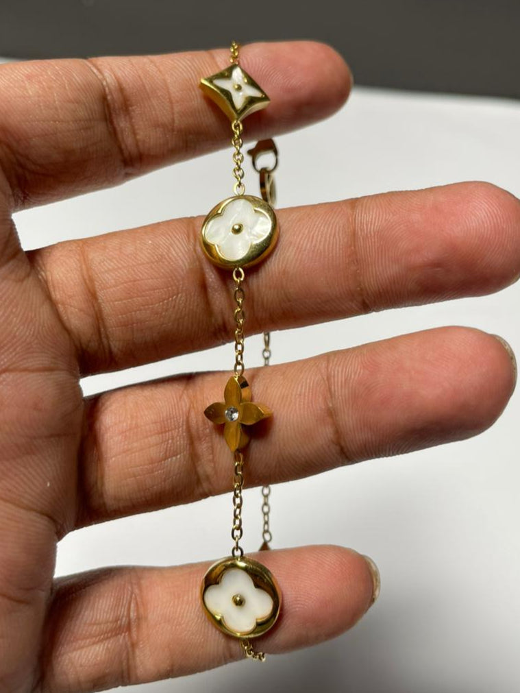 🌼💎Golden Blossom Set :Chain & bracelet & Bangle